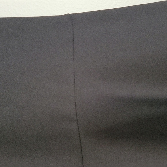 Knee-length Fishtail style skirt with buttons - Picture 7 of 8